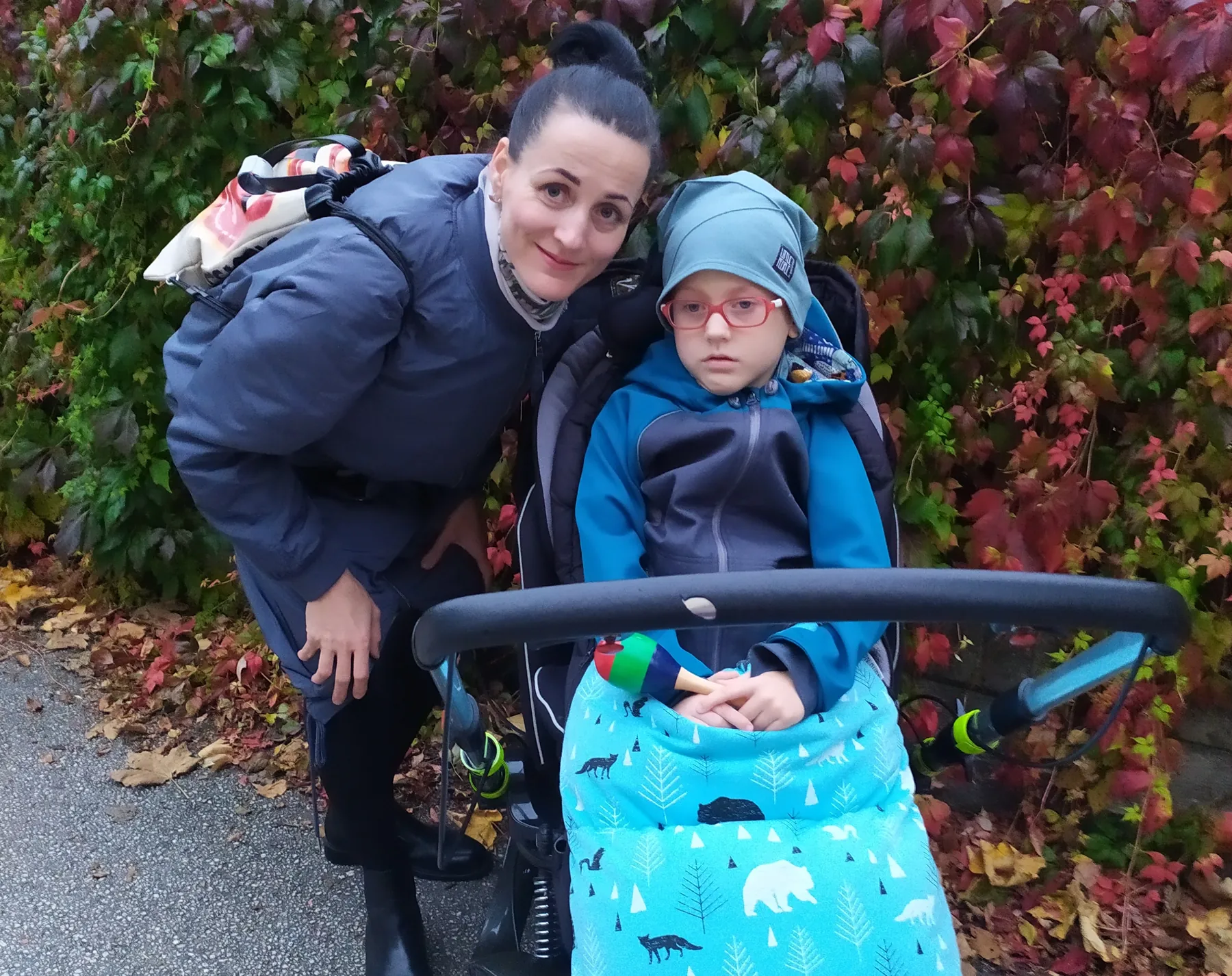 Rostík s maminkou na procházce v ortopedickém kočárku